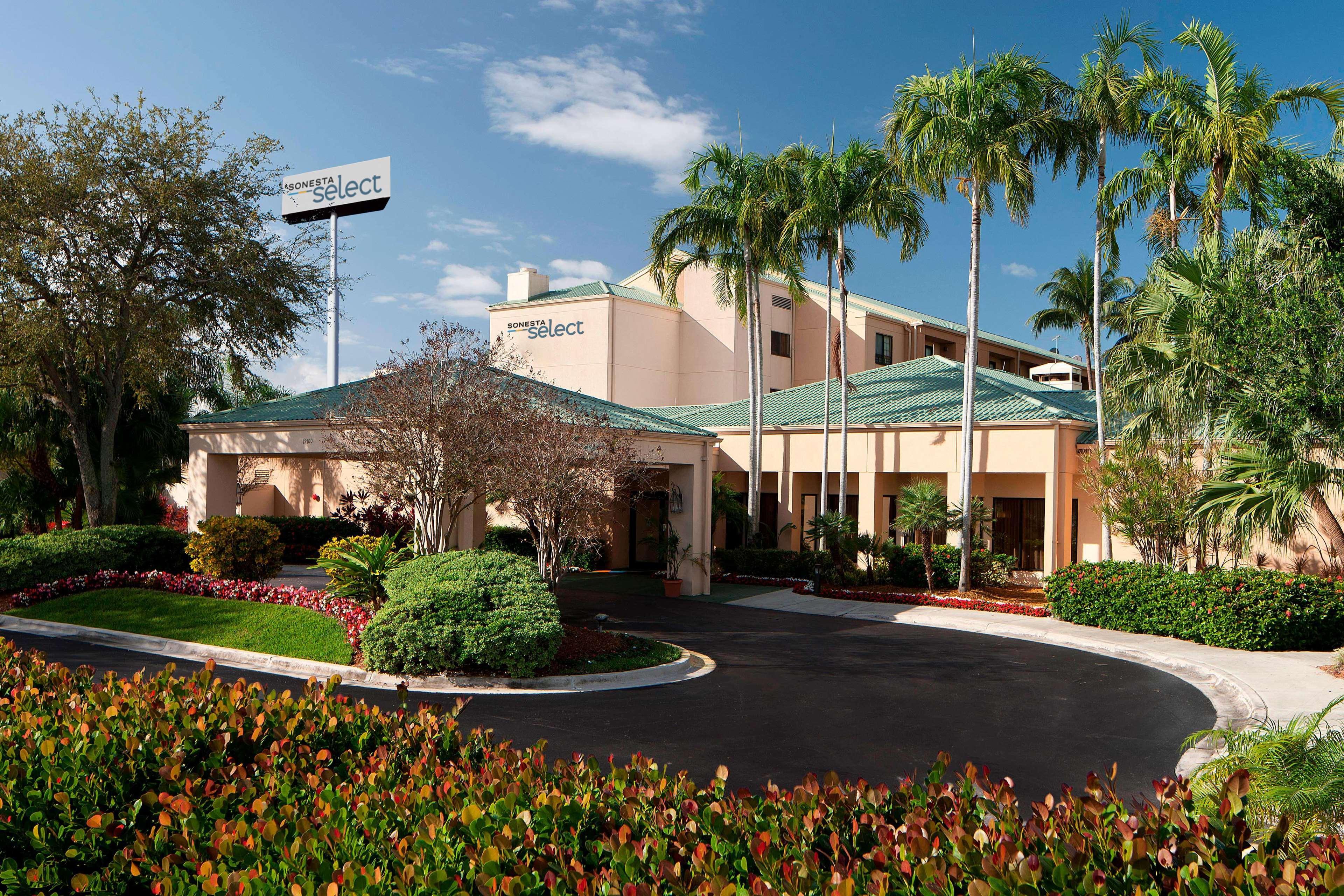 Sonesta Select Miami Lakes Hotel Exterior photo